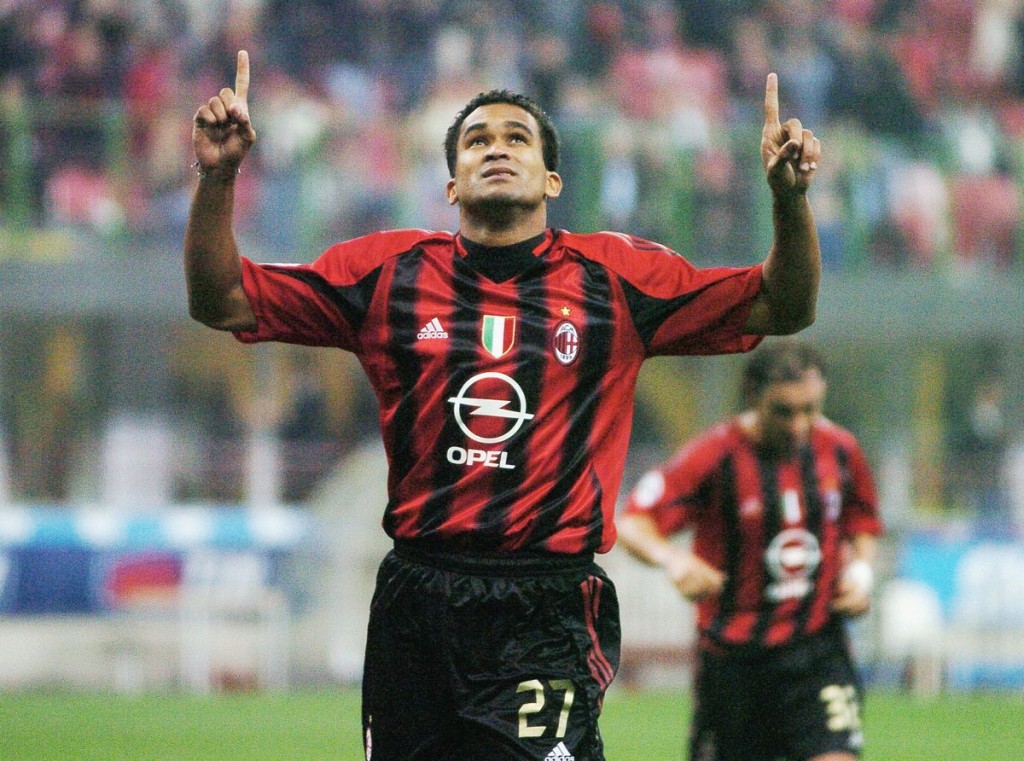 Serginho con la maglia del Milan.