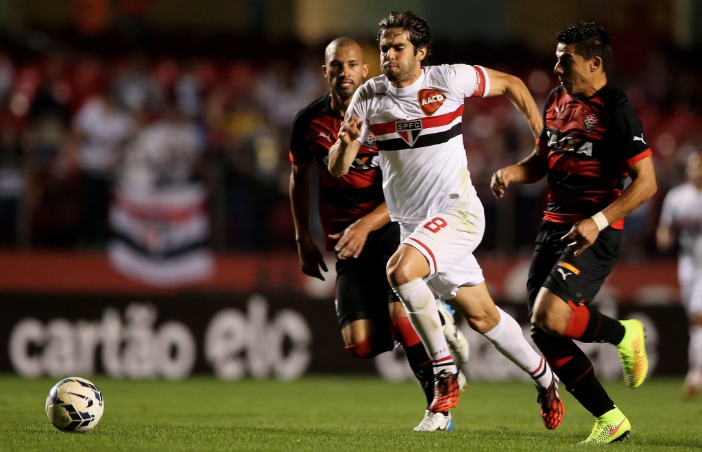 Sao Paulo v Vitoria - Brasileirao Series A 2014