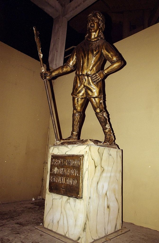 Gabriel Batistuta statue