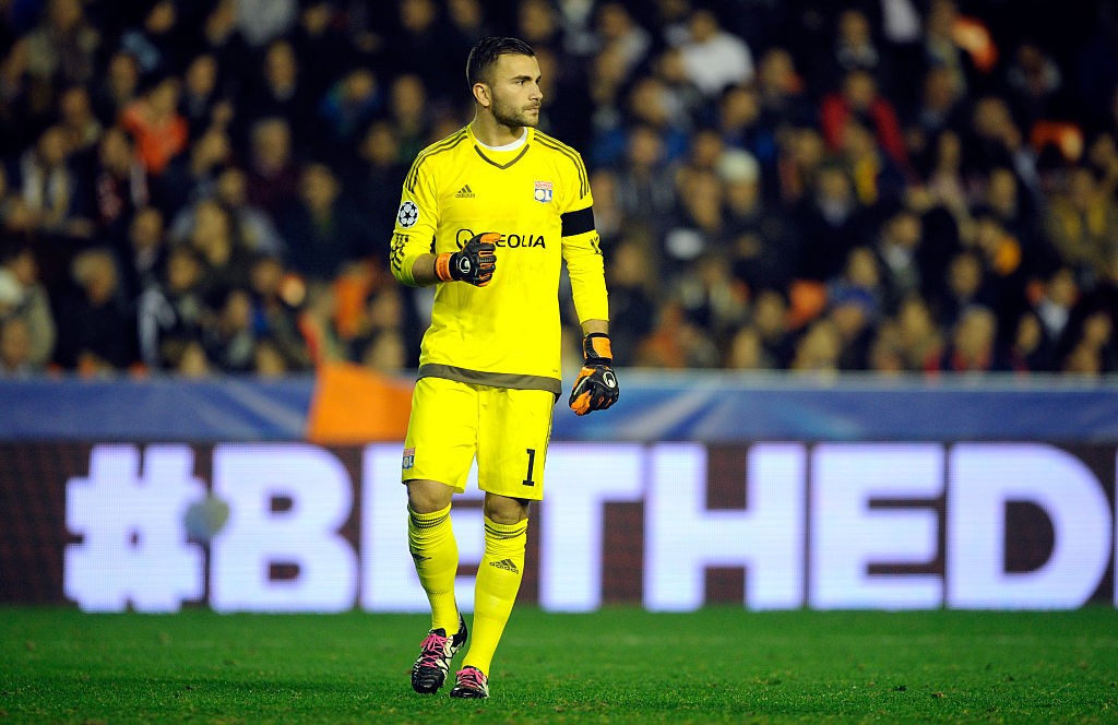 Valencia CF v Olympique Lyonnais - UEFA Champions League