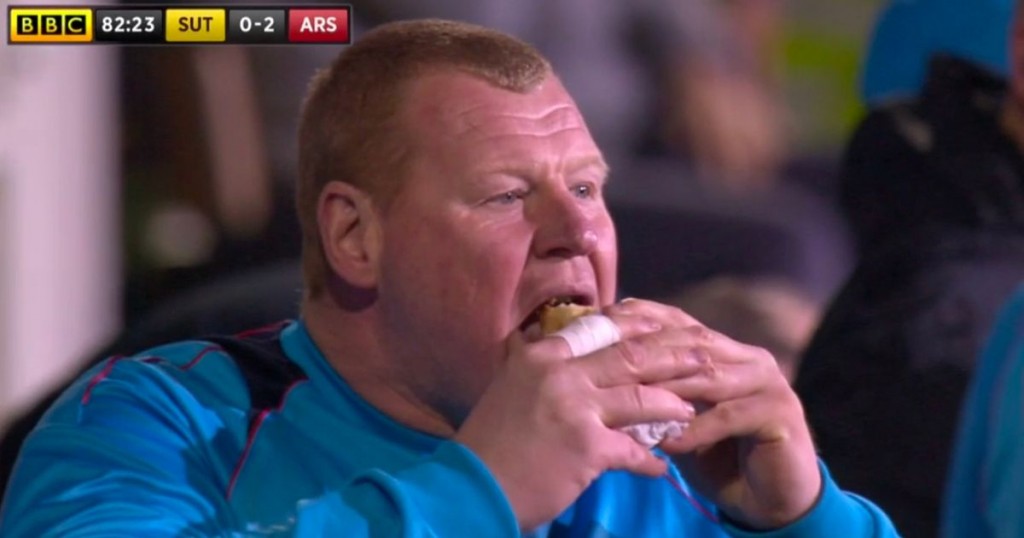 Wayne-Shaw-the-Sutton-reserve-goalkeepereats-a-pie-in-the-dugout-at-halftime