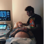 Fedez e Chiara Ferragni preoccupati: gravidanza a rischio?