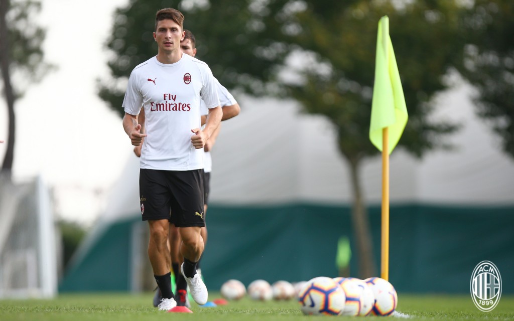 Caldara con la maglia del Milan
