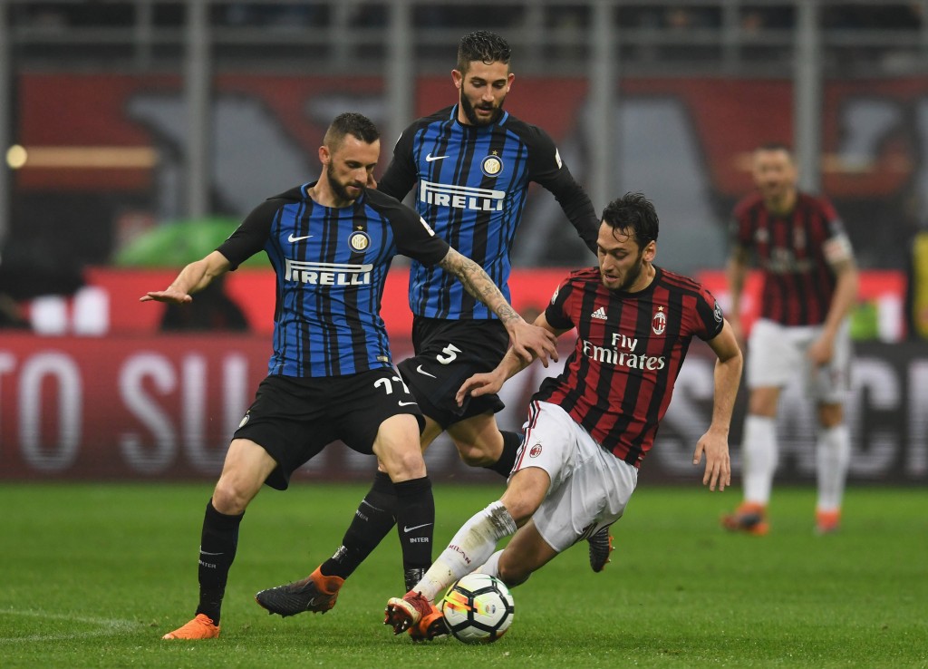 Notizie Milan - Calhanoglu nel tridente