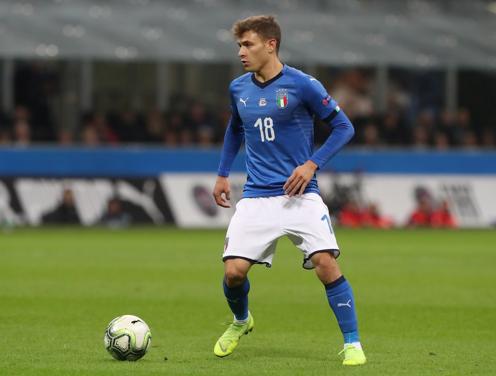 Barella in azione con la nazionale