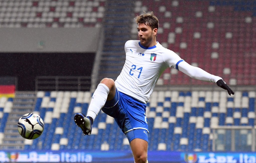 Manuel Locatelli, centrocampista classe 1998, con la maglia della nazionale italiana