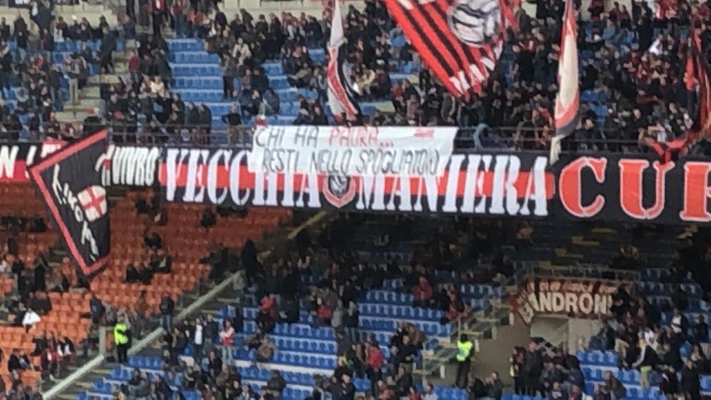 striscione curva sud milan-bologna