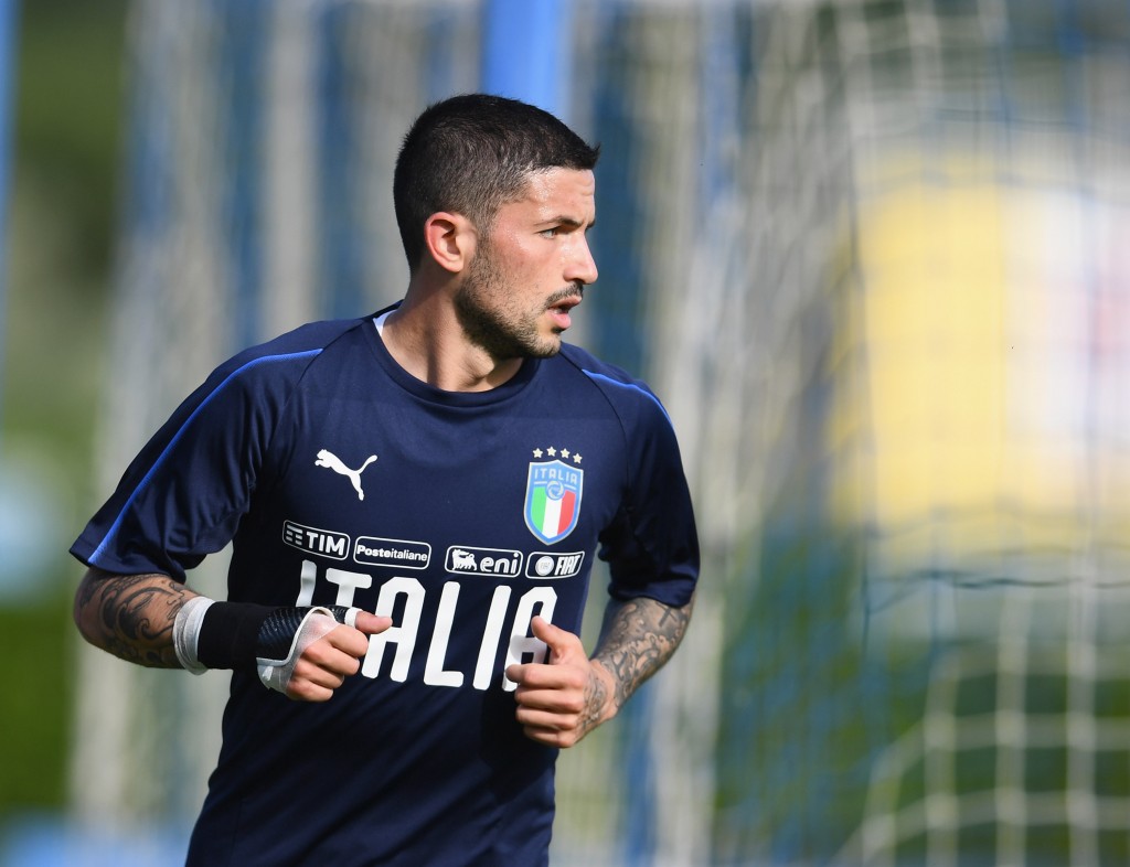 sensi con la maglia azzurra