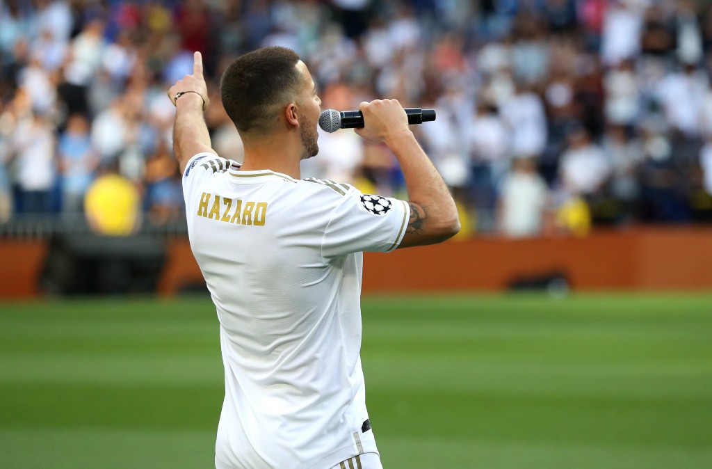 Hazard indossa la prima maglia del Real Madrid