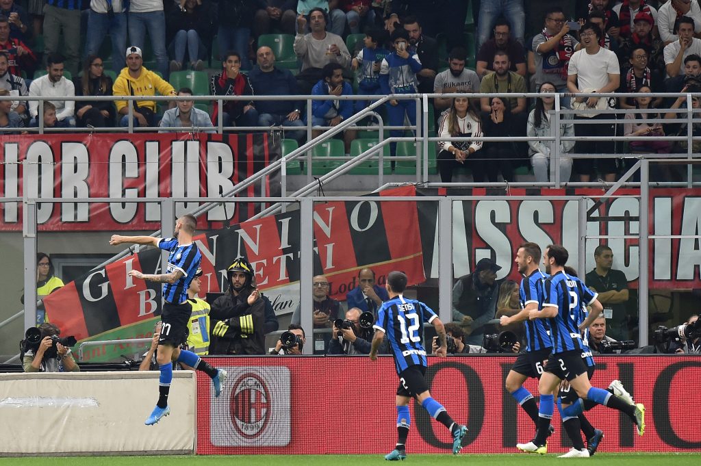 L'Inter esulta dopo aver segnato un gol al Milan