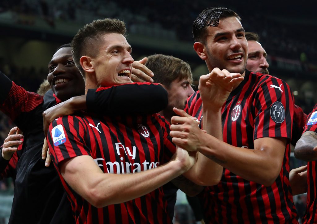 Il Milan esulta dopo il gol