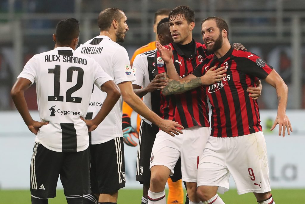 Serie A - Gonzalo Hiuguain ai saluti con la Juventus