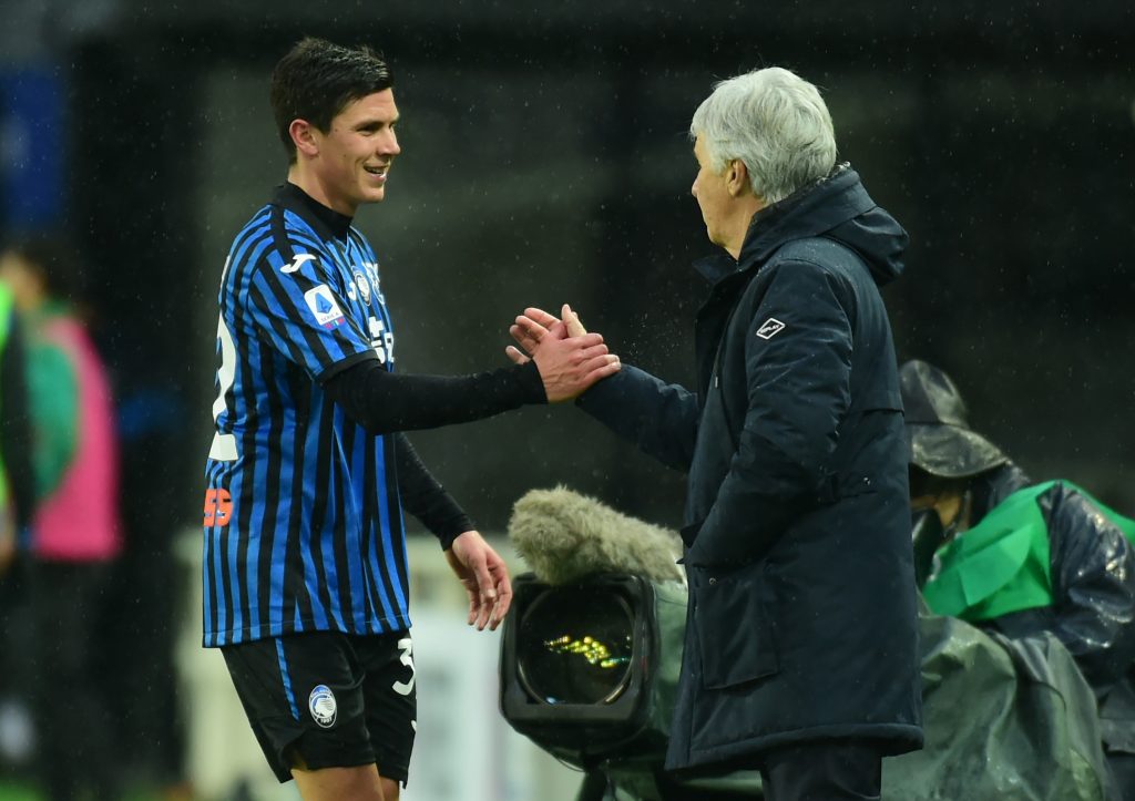 Gian Piero Gasperini, tecnico dell'Atalanta, si complimenta con Matteo Pessina