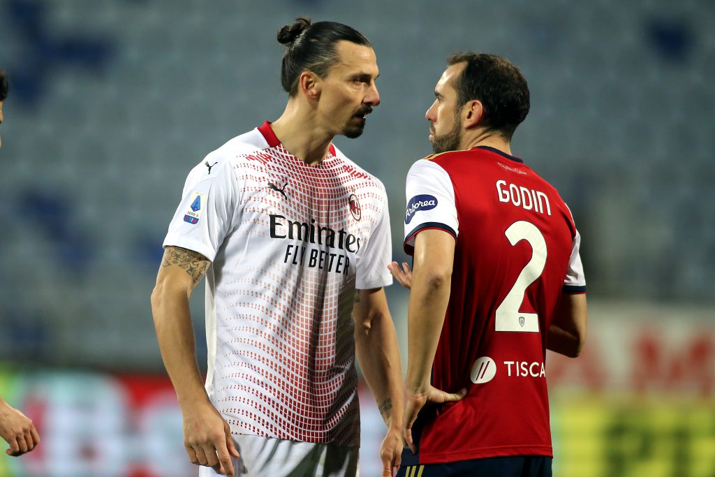 Nervi tesi durante Cagliari-Milan tra Zlatan Ibrahimovic e Diego Godin