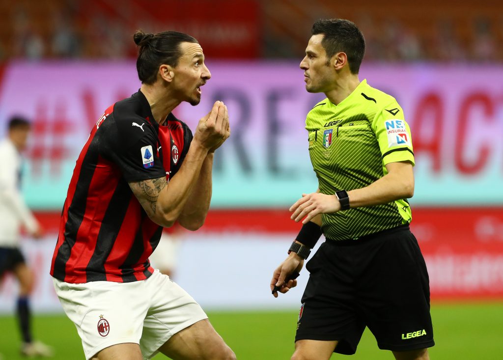 Ibrahimovic-protesta-con-mariani-durante-milan-atalanta