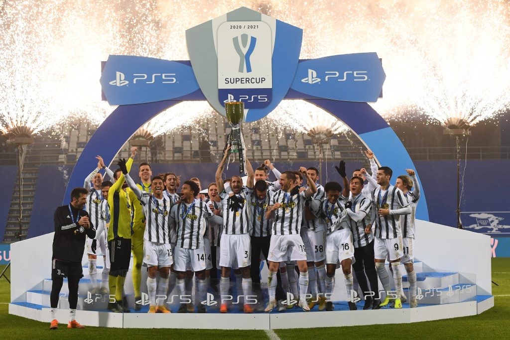 La Juventus festeggia la Supercoppa Italiana 2021