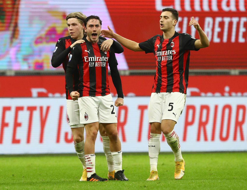 Calabria festeggia dopo il gol.