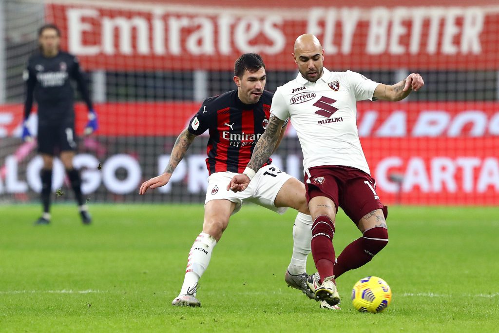 Romagnoli del Milan pressa Zaza del Torino