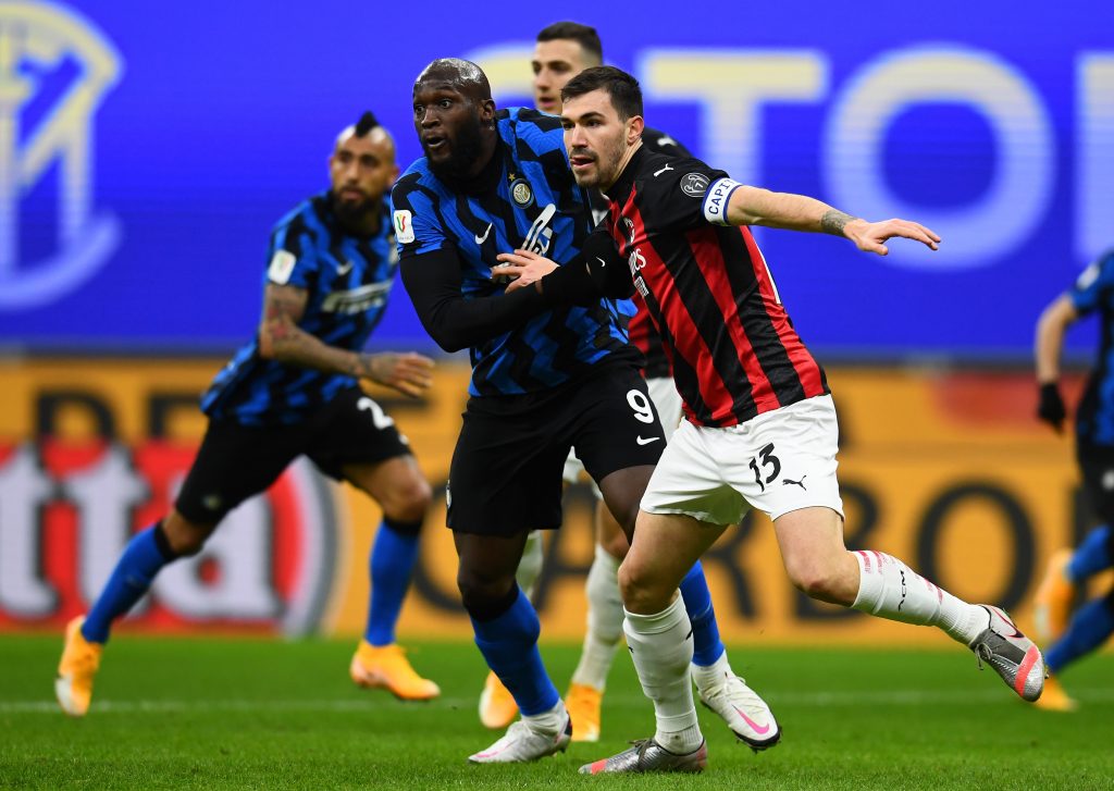 Alessio Romagnoli e Romelu Lukaku, in azione nel derby di Coppa Italia
