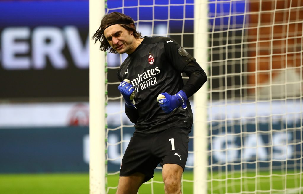 Tatarusanu con la maglia del Milan