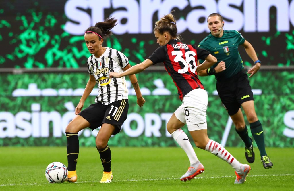 Laura Agard in azione contro la Juventus Women