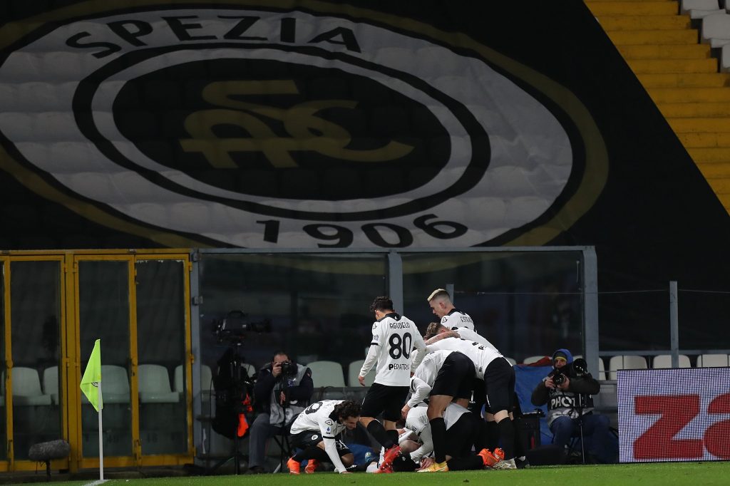 Lo Spezia festeggia il gol di Maggiore