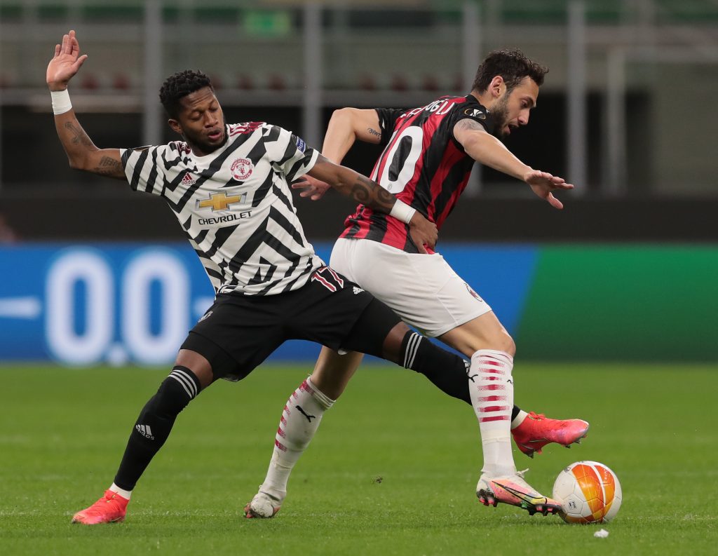 Calhanoglu e Fred durante Milan-Manchester United
