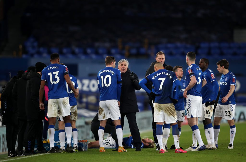 Carlo Ancelotti e i giocatori dell'Everton