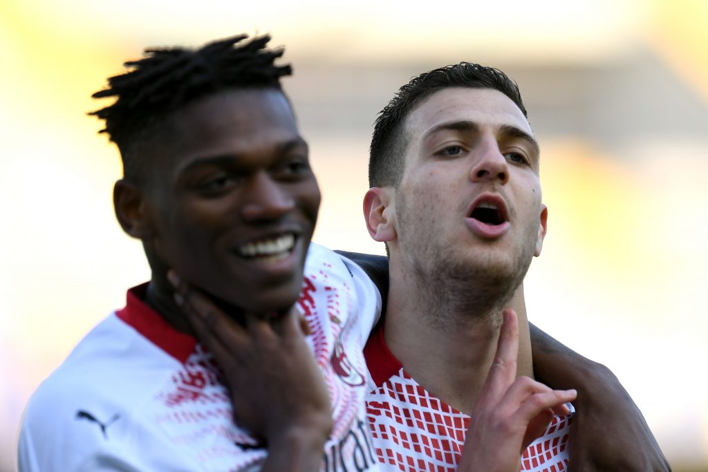 Rafael Leao e Diogo Dalot festeggiano dopo il gol realizzato dal terzino portoghese contro il Verona