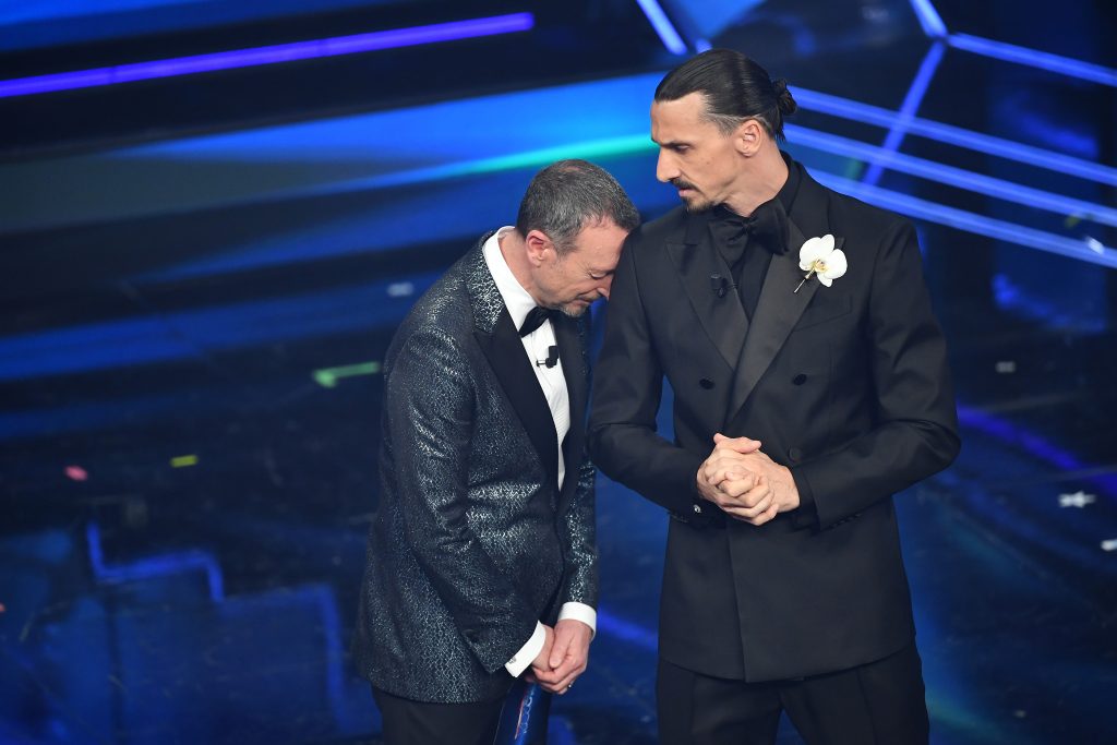 Ibrahimovic e Amadeus sul palco del Festival di Sanremo