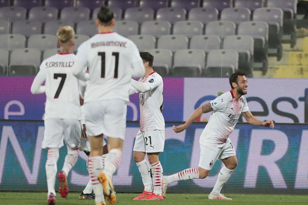Milan, l'esultanza di Calhanoglu e dei rossoneri a Firenze