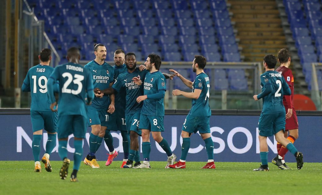 Il Milan festeggia Kessie dopo il goal alla Roma