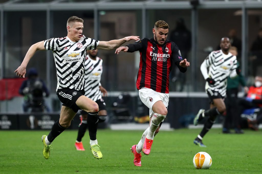 Theo Hernandez e McTominay durante Milan-Manchester United