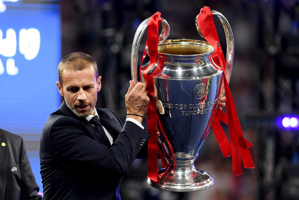 Il Presidente della UEFA Ceferin con la Champions League
