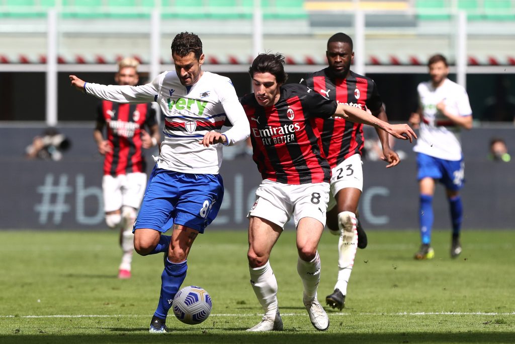 Tonali del Milan e Candreva della Sampdoria a contrasto