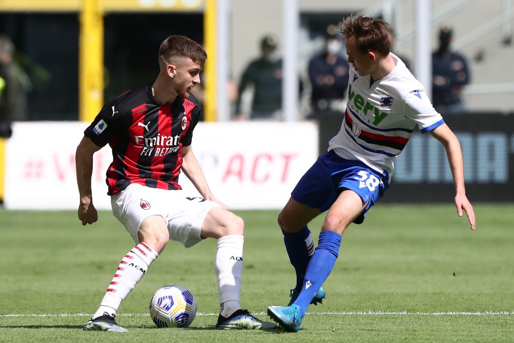Saelemaekers del Milan affrontato da Bereszynski della SampdoriaSaelemaekers del Milan affrontato da Bereszynski della Sampdoria