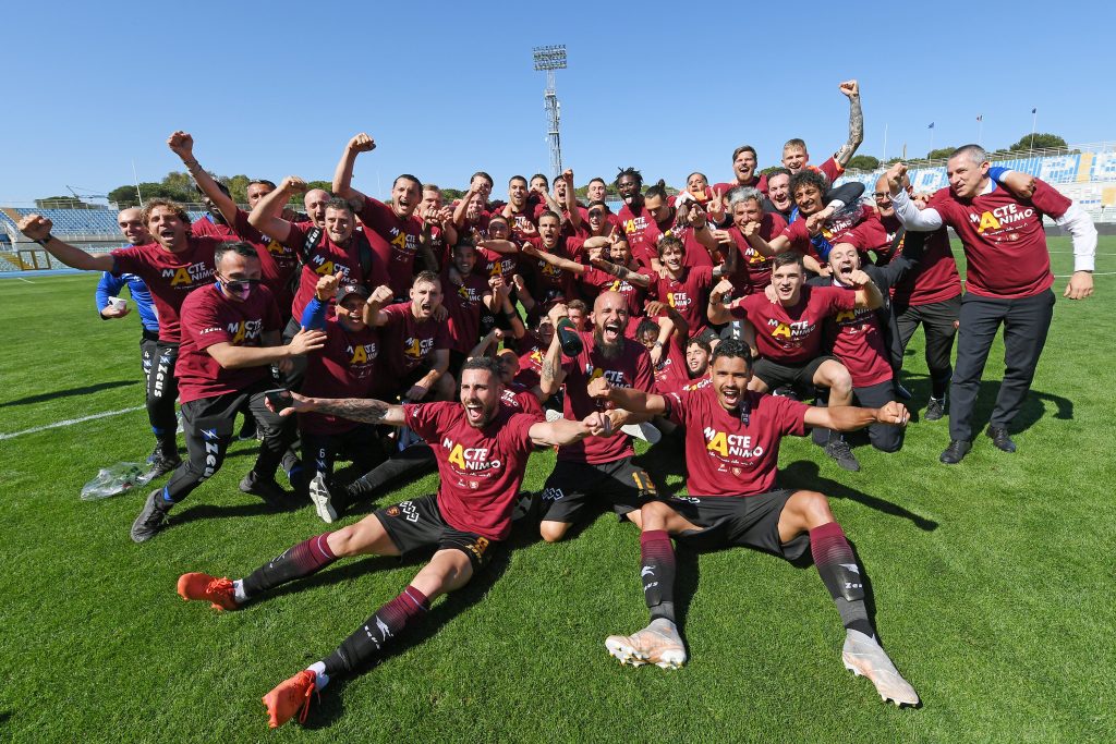La festa della Salernitana per il ritorno in Serie A
