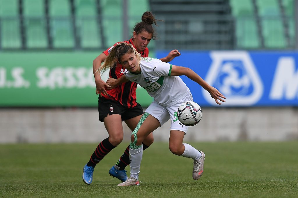 Valentina Bergamaschi lotta sulla palla.