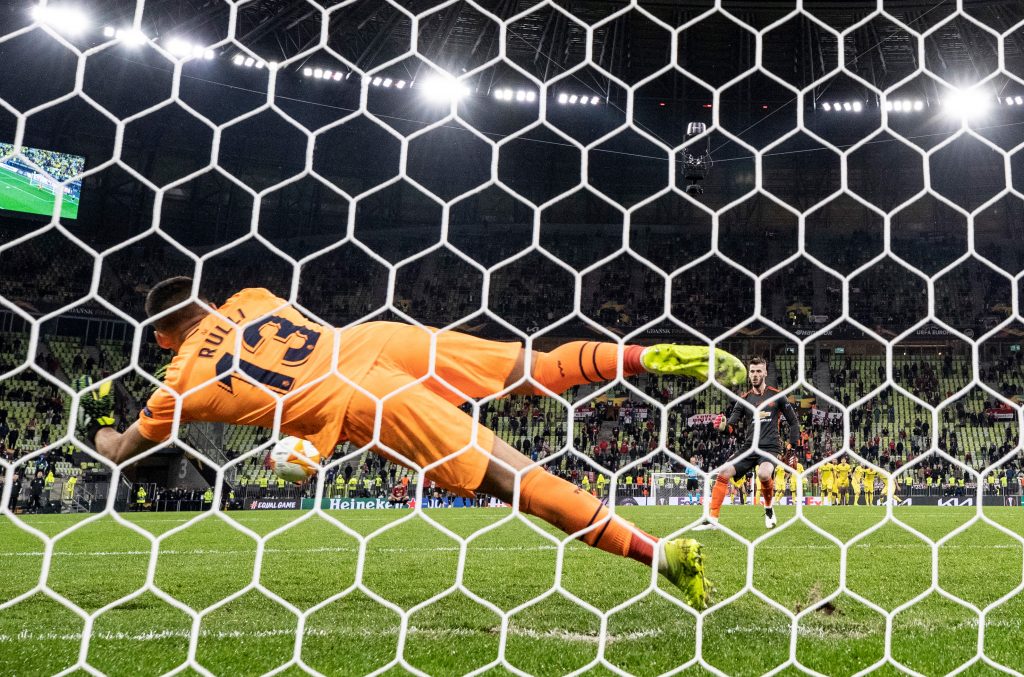 Rulli para il rigore di De Gea nella finale di Danzica