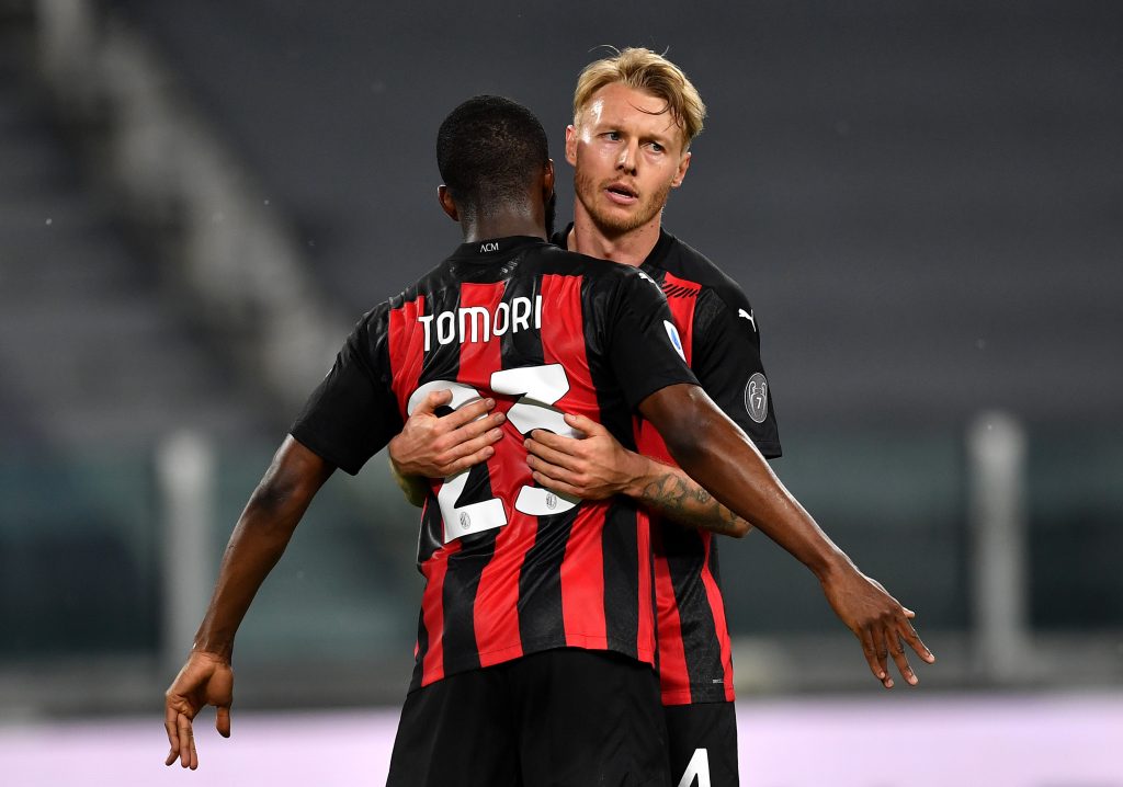 L'abbraccio tra Tomori e Kjaer