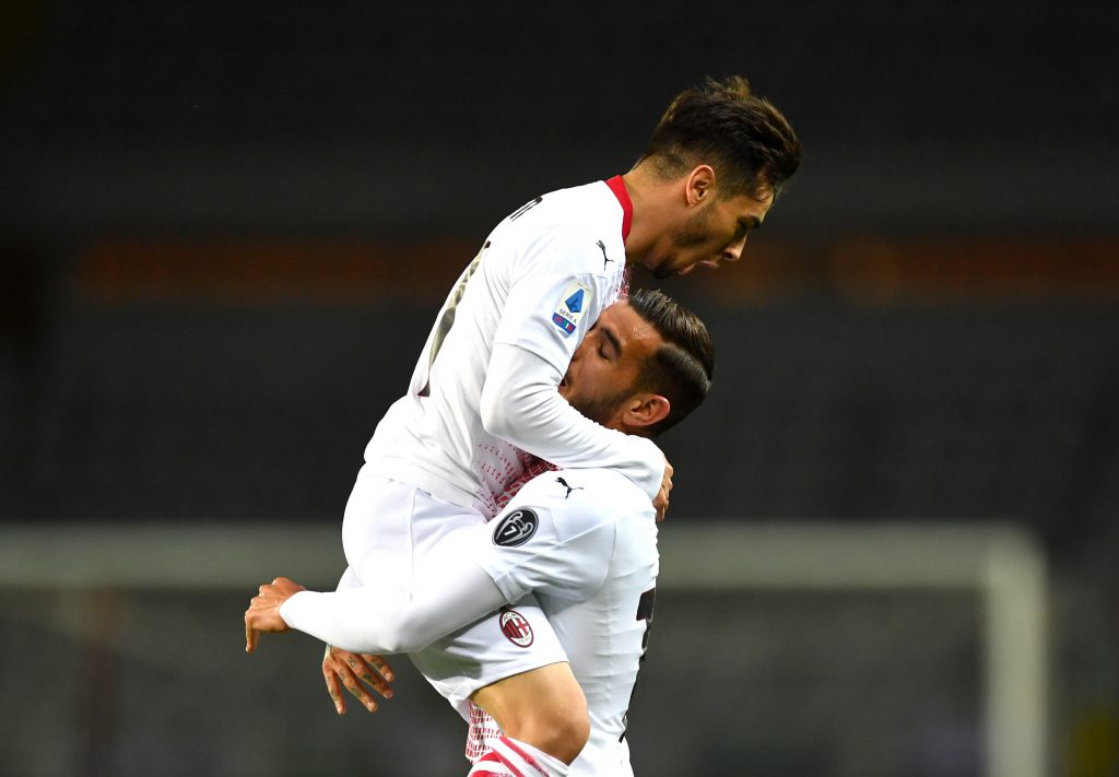 Theo Hernandez e Brahim Diaz festeggiano il gol dello spagnolo che vale il 3-0 per il Milan.