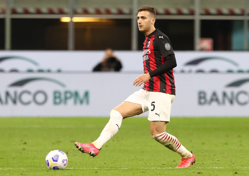 Il terzino Diogo Dalot con la maglia del Milan