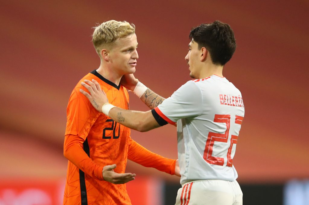 Donny van de Beek con la maglia dell'Olanda