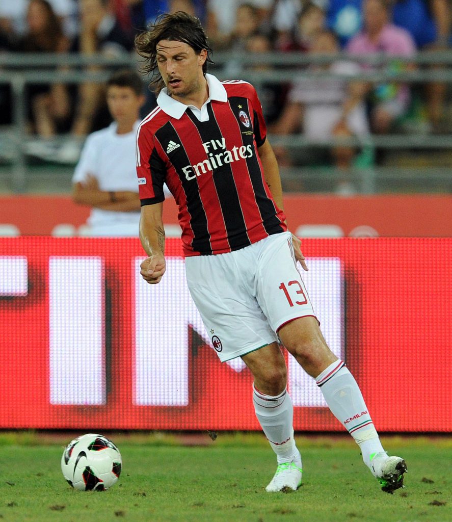 Francesco Acerbi con la maglia del Milan