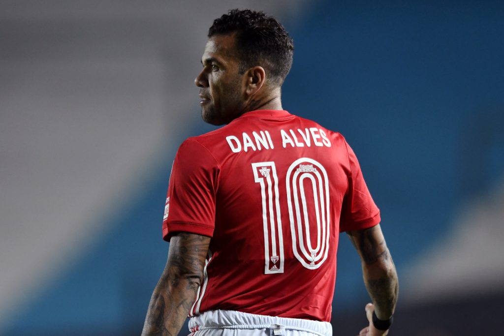 Dani Alves con la maglia numero 10 del San Paolo