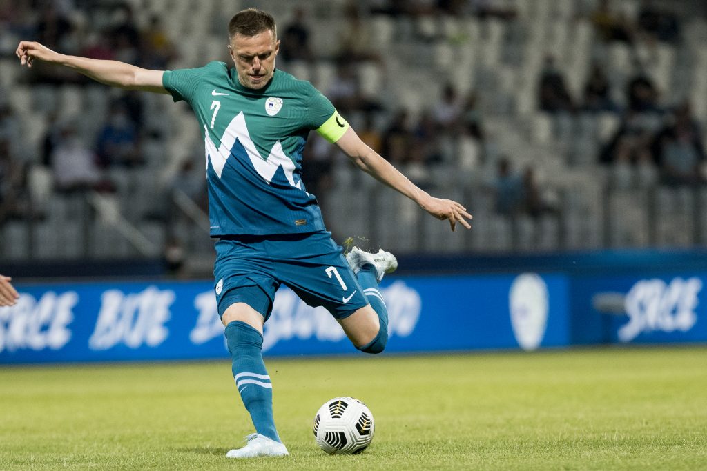 Josip Ilicic centrocampista dell'Atalanta seguito dal Milan