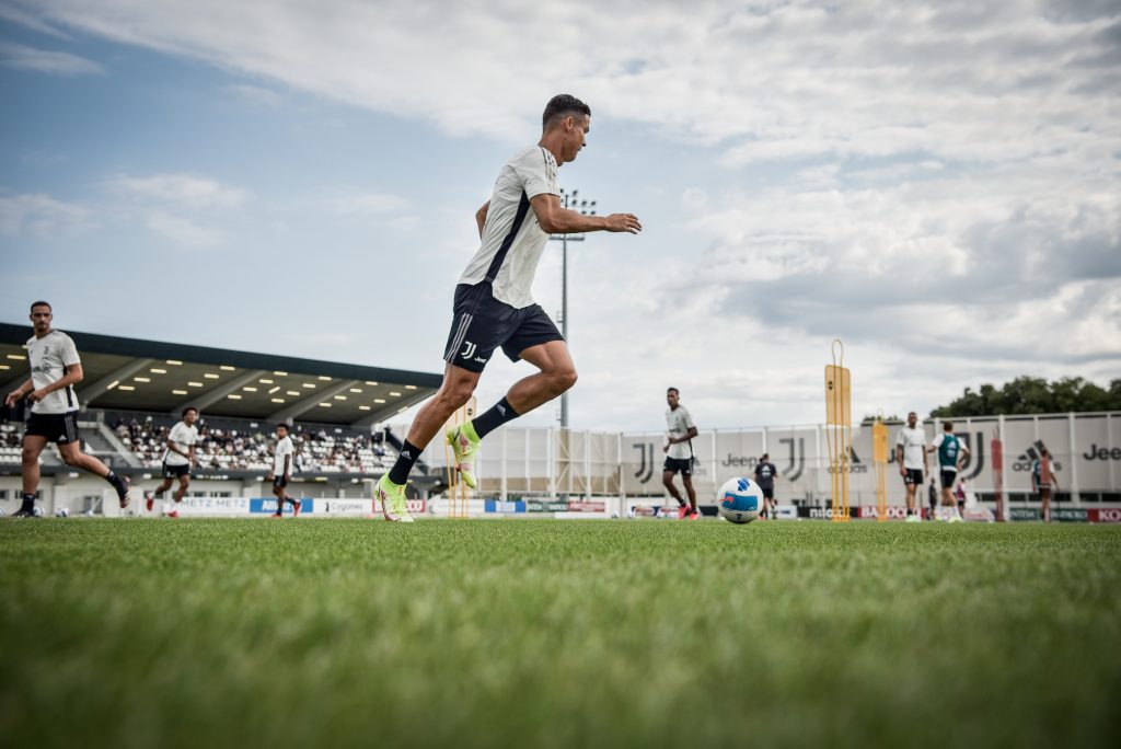 Cristiano Ronaldo si allena con la Juventus.