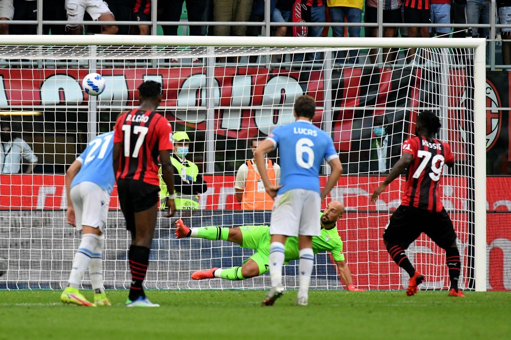 Kessie sbaglia il rigore del 2-0 rossonero al 45esimo del primo tempo.