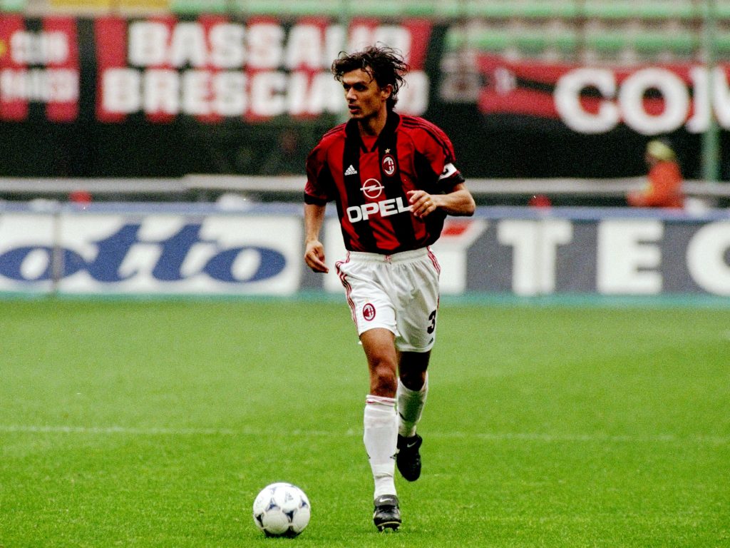 Paolo Maldini ai tempi da giocatore del Milan.