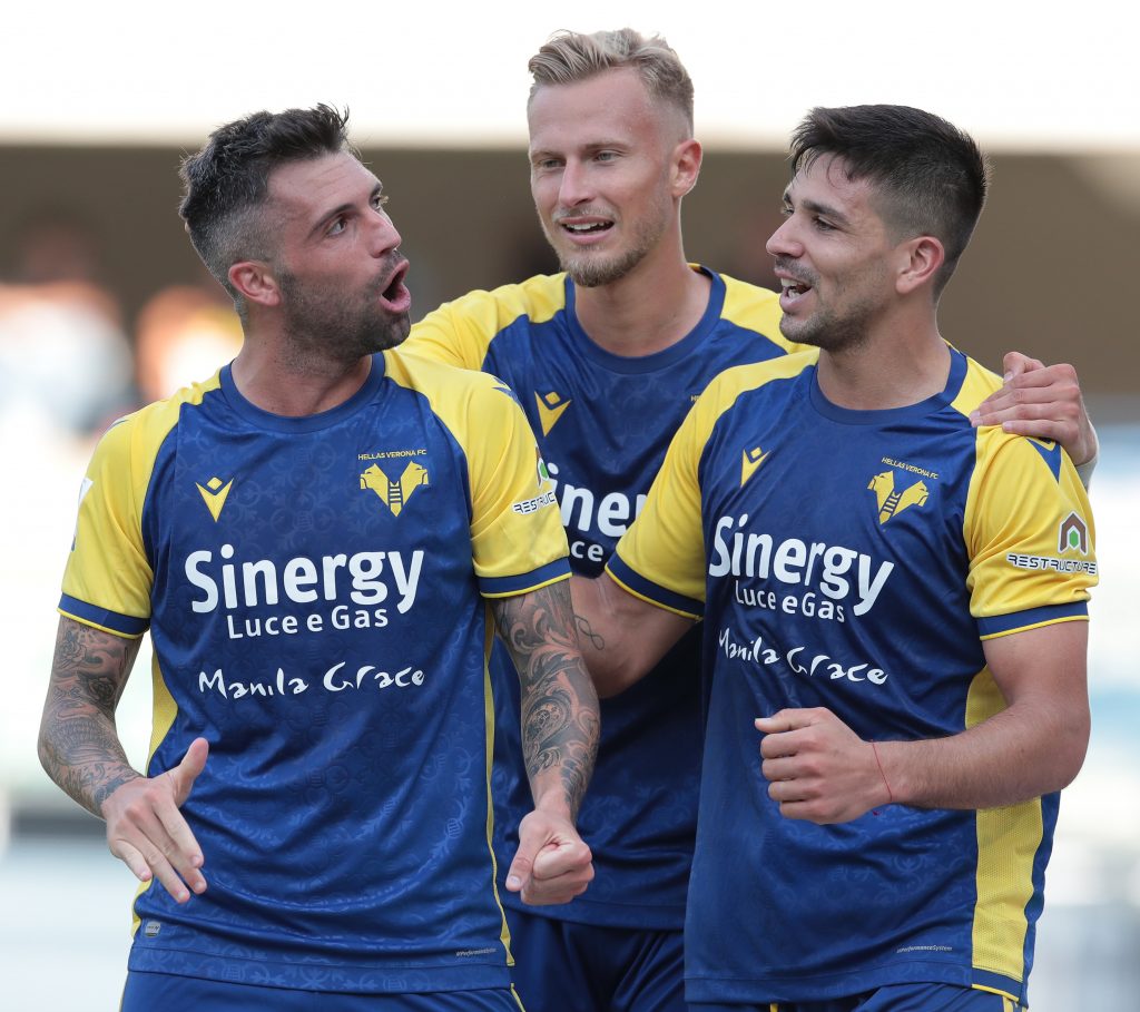 Alcuni giocatori dell'Hellas Verona di Tudor